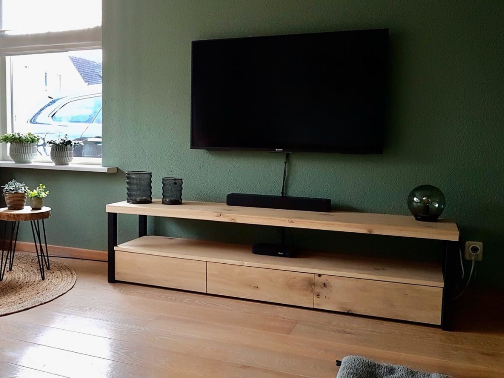 Zeeman industrie Tegenstander Industrieel TV-meubel eiken met stalen frame - Houtenmeubelshop