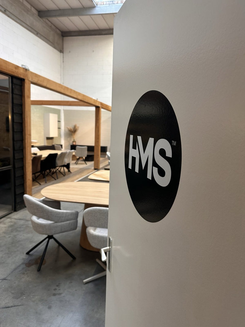 Entree van de Houtenmeubelshop showroom