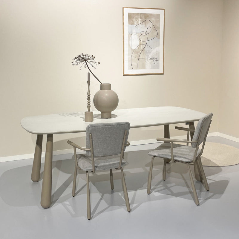 Finn eetkamerstoel met armleuning Livingfurn