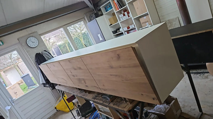 OUTLET -  TV-meubel hangend MDF wit met eiken deurtjes uit 2 delen 300cm uit 2 delen van 150cm Houtenmeubelshop