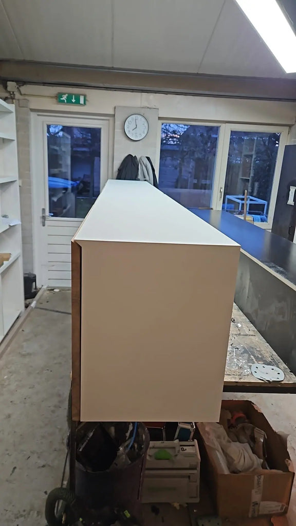 OUTLET -  TV-meubel hangend MDF wit met eiken deurtjes uit 2 delen 300cm uit 2 delen van 150cm Houtenmeubelshop