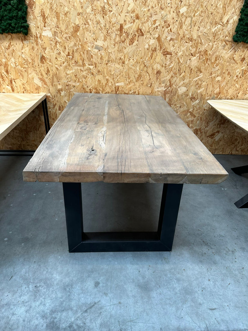Oulet - Eettafel oud eiken met stalen onderstel Houtenmeubelshop