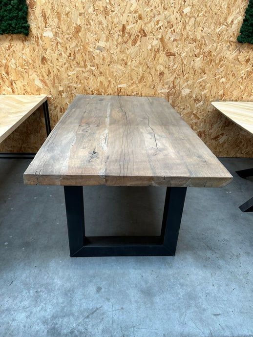 Oulet - Eettafel oud eiken met stalen onderstel Houtenmeubelshop