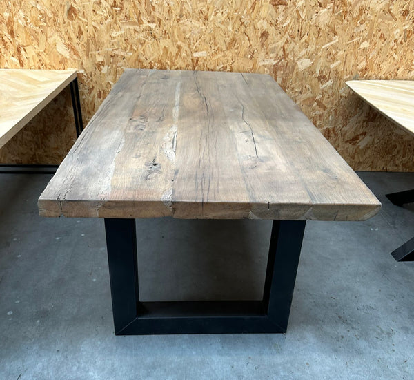 Outlet - Eettafel oud eiken met stalen onderstel