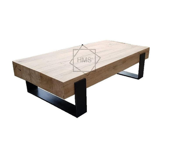 Robuust eikenhouten salontafel met stalen onderstel