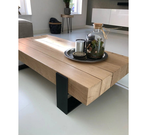 Robuust eikenhouten salontafel met stalen onderstel