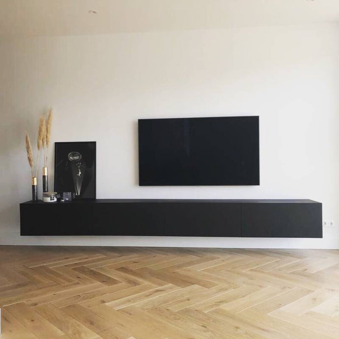 TV-meubel hangend zwart eiken met klepdeurtjes Houtenmeubelshop