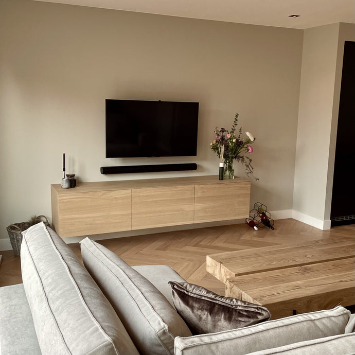 TV-meubel hangend transparant eiken met klepdeurtjes Houtenmeubelshop