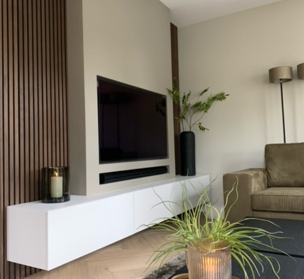 TV-meubel hangend wit MDF met klepdeurtjes